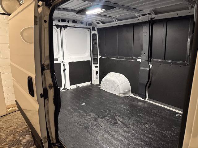 Used 2025 RAM ProMaster 2500 w/ Convenience Group FWD image 30