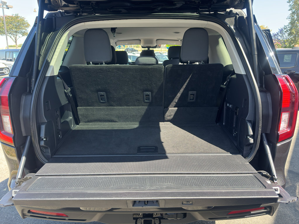 Certified 2025 Ford Expedition Active RWD image 19