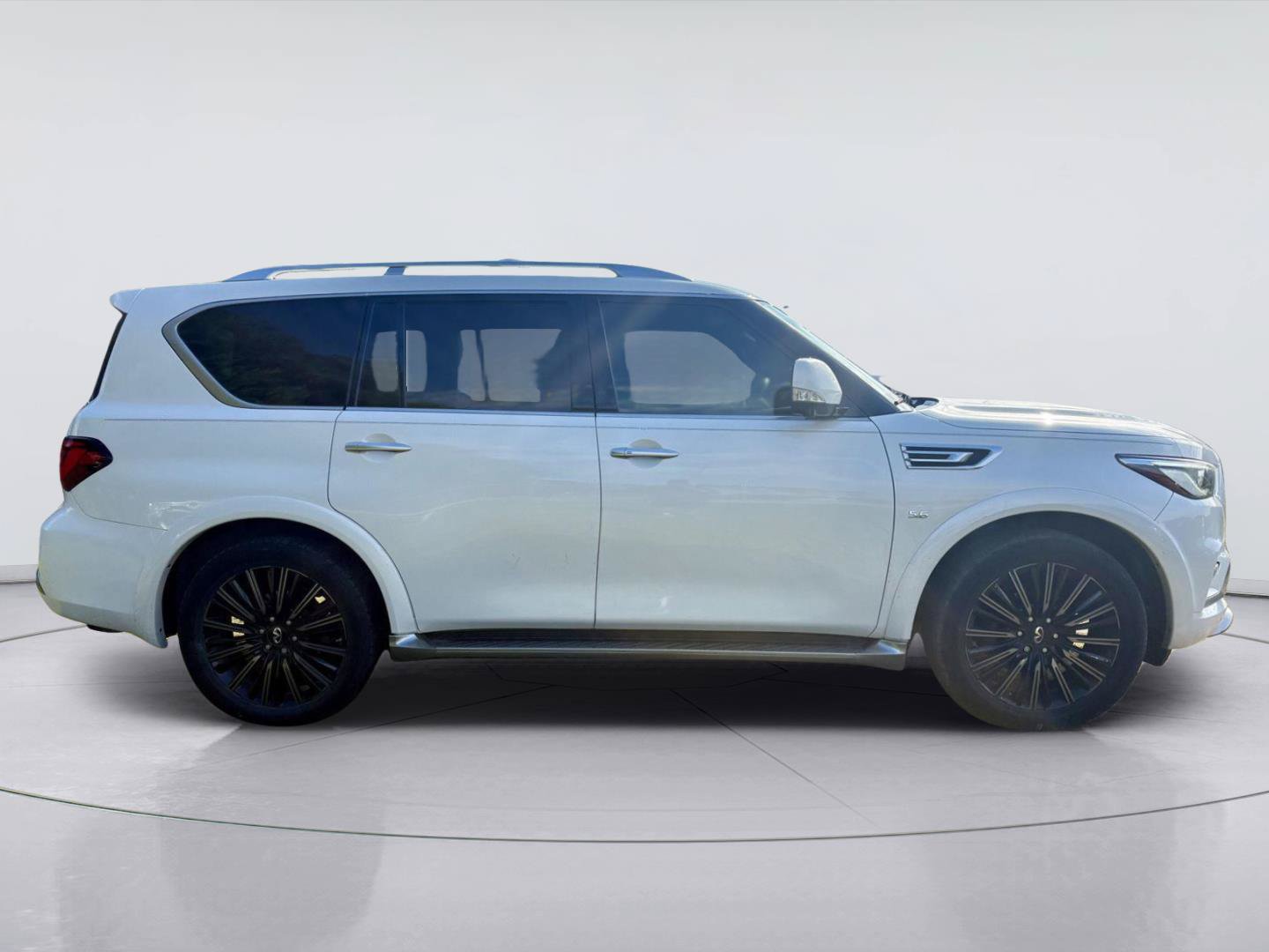 Used 2019 INFINITI QX80 Limited w/ All-Season Package AWD/4WD image 2