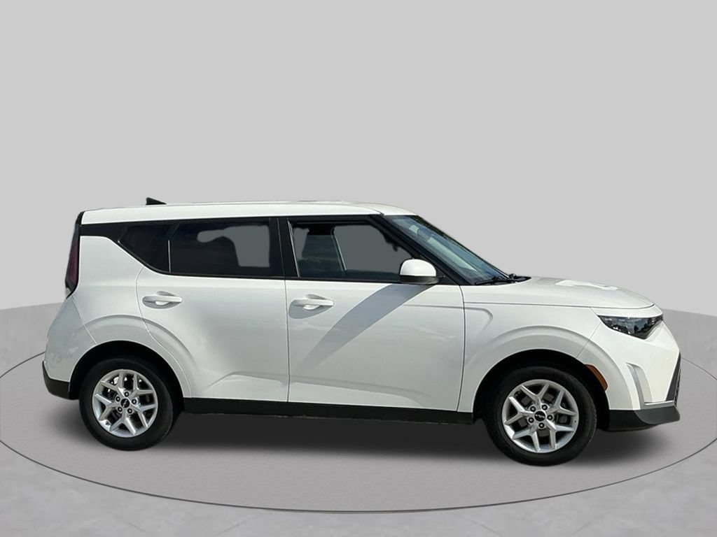 Used 2025 Kia Soul LX w/ LX Technology Package FWD image 13