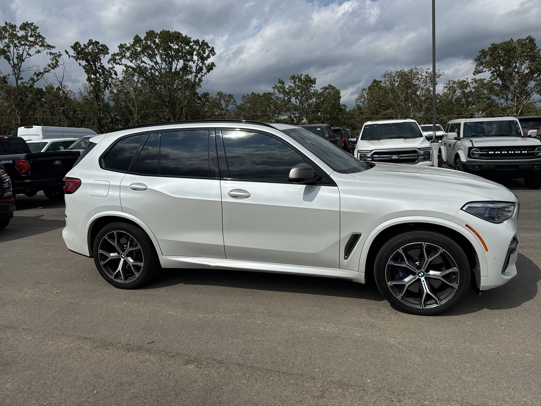 Used 2020 BMW X5 M50i w/ Executive Package AWD/4WD image 4