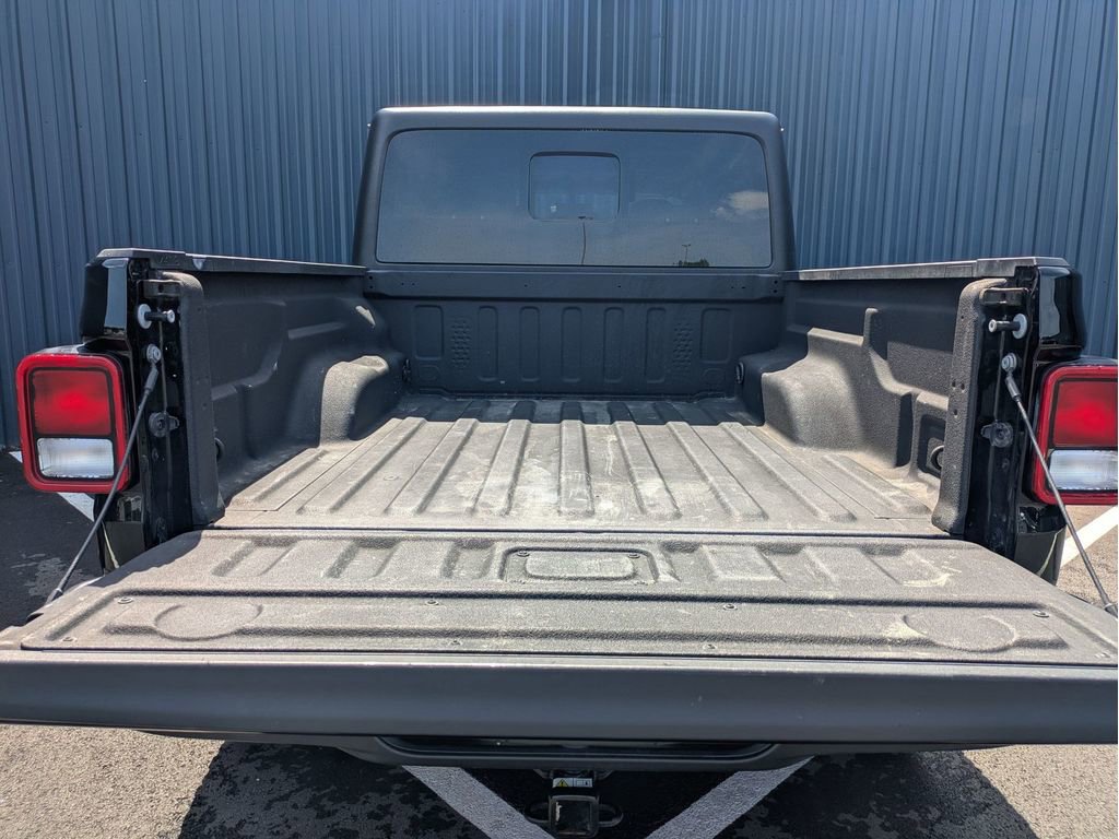 Used 2023 Jeep Gladiator Overland AWD/4WD image 8