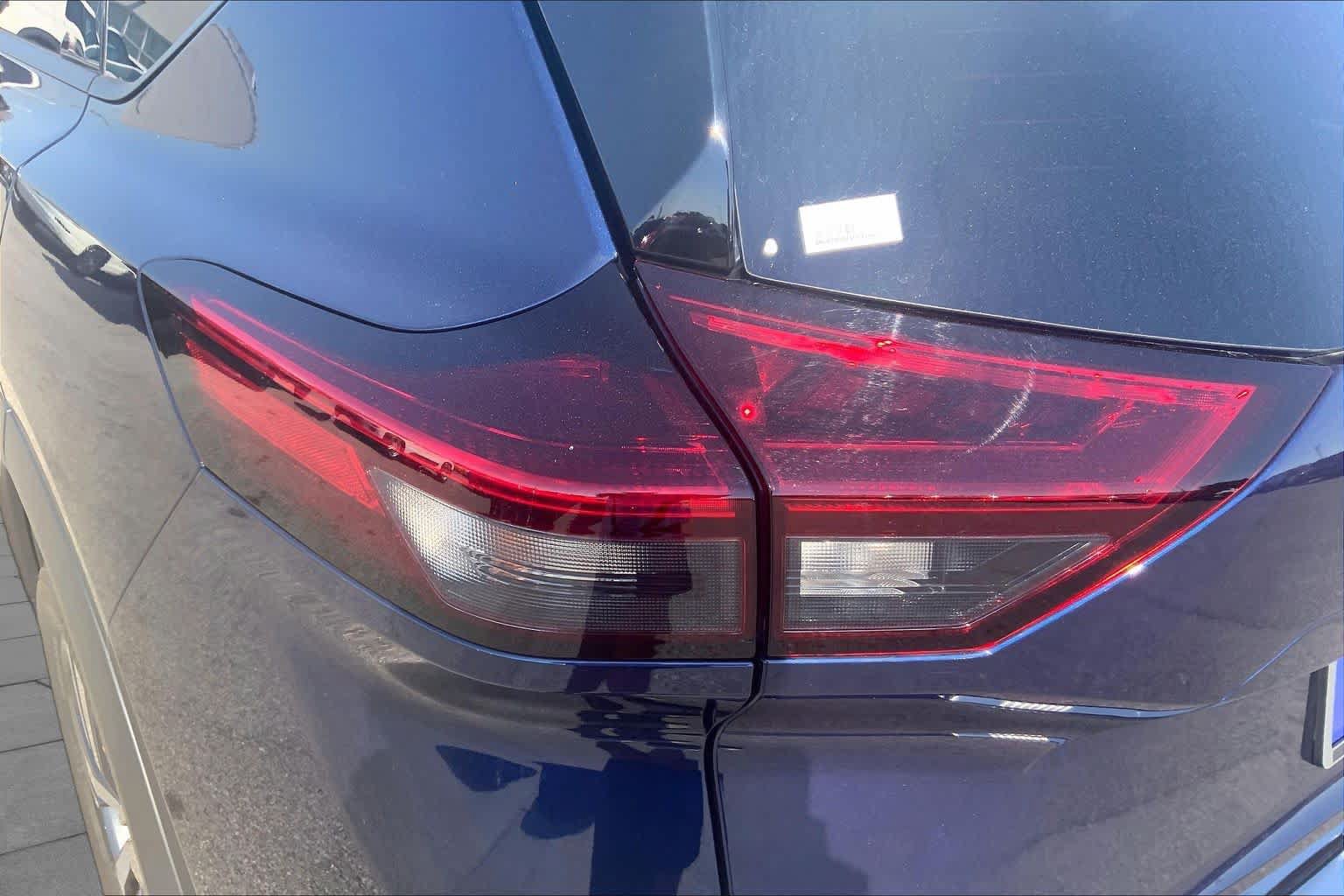 Used 2025 Nissan Rogue SL FWD image 29