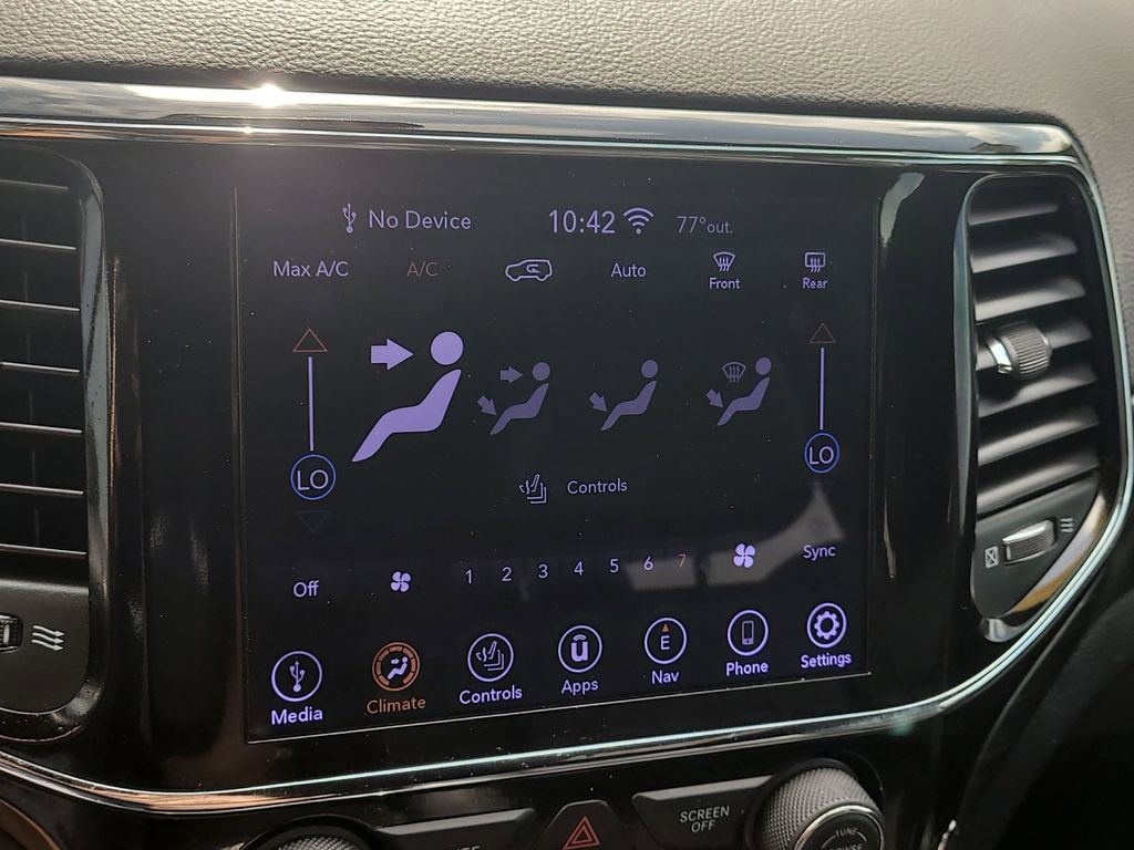 Used 2020 Jeep Grand Cherokee Altitude image 19