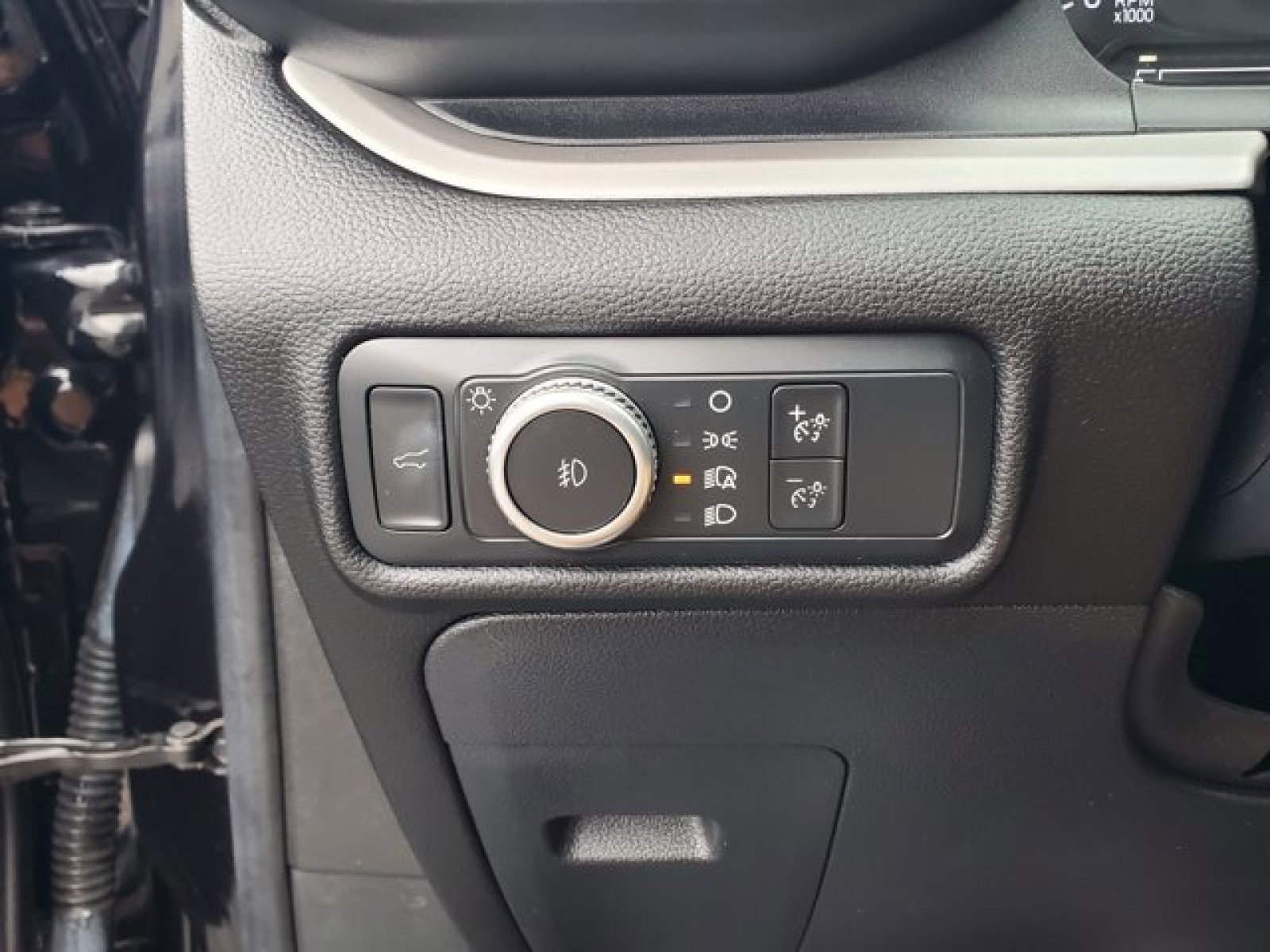 Certified 2022 Ford Explorer XLT w/ Equipment Group 202A image 16