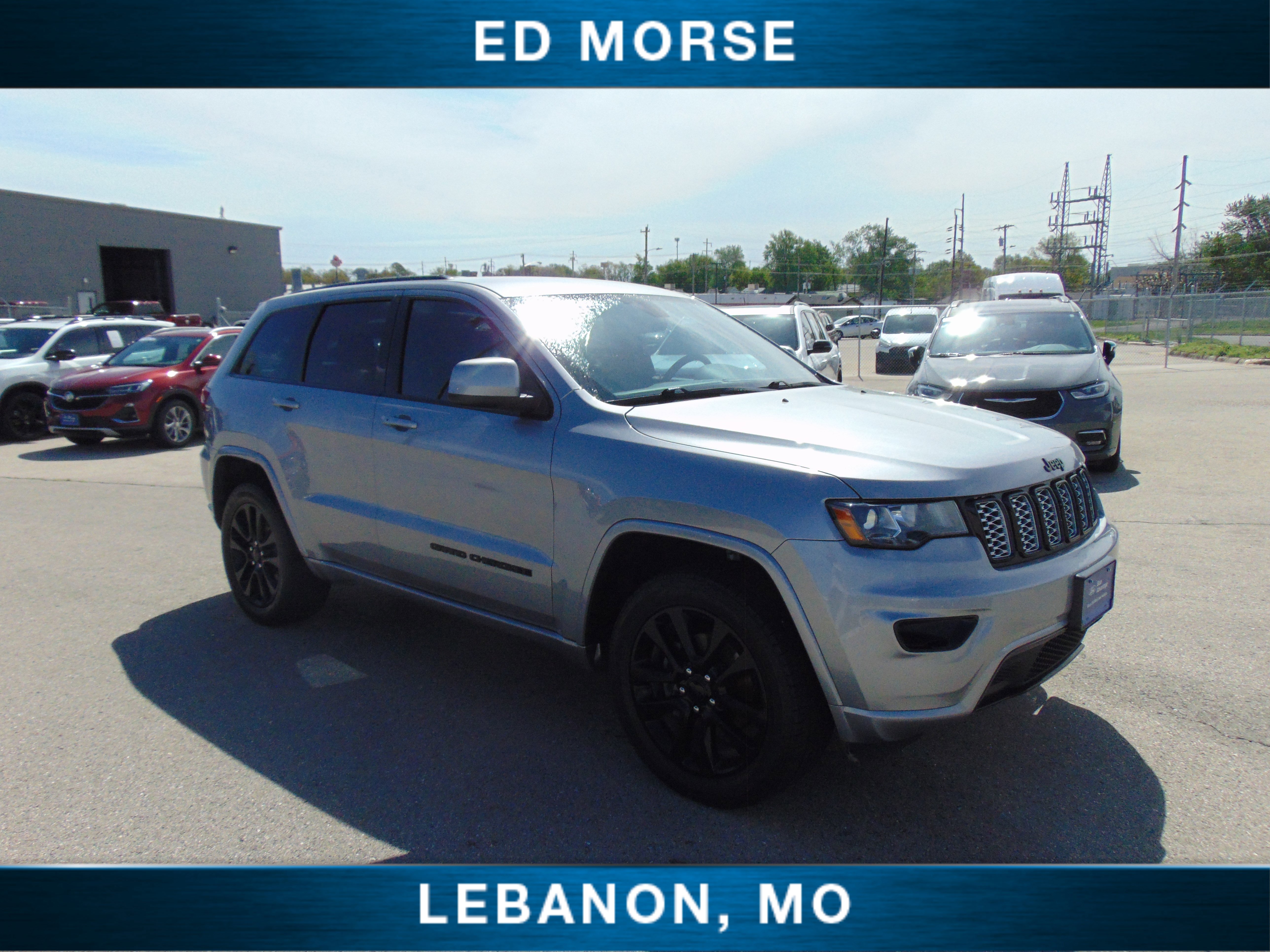 Used 2019 Jeep Grand Cherokee Altitude AWD/4WD image 4