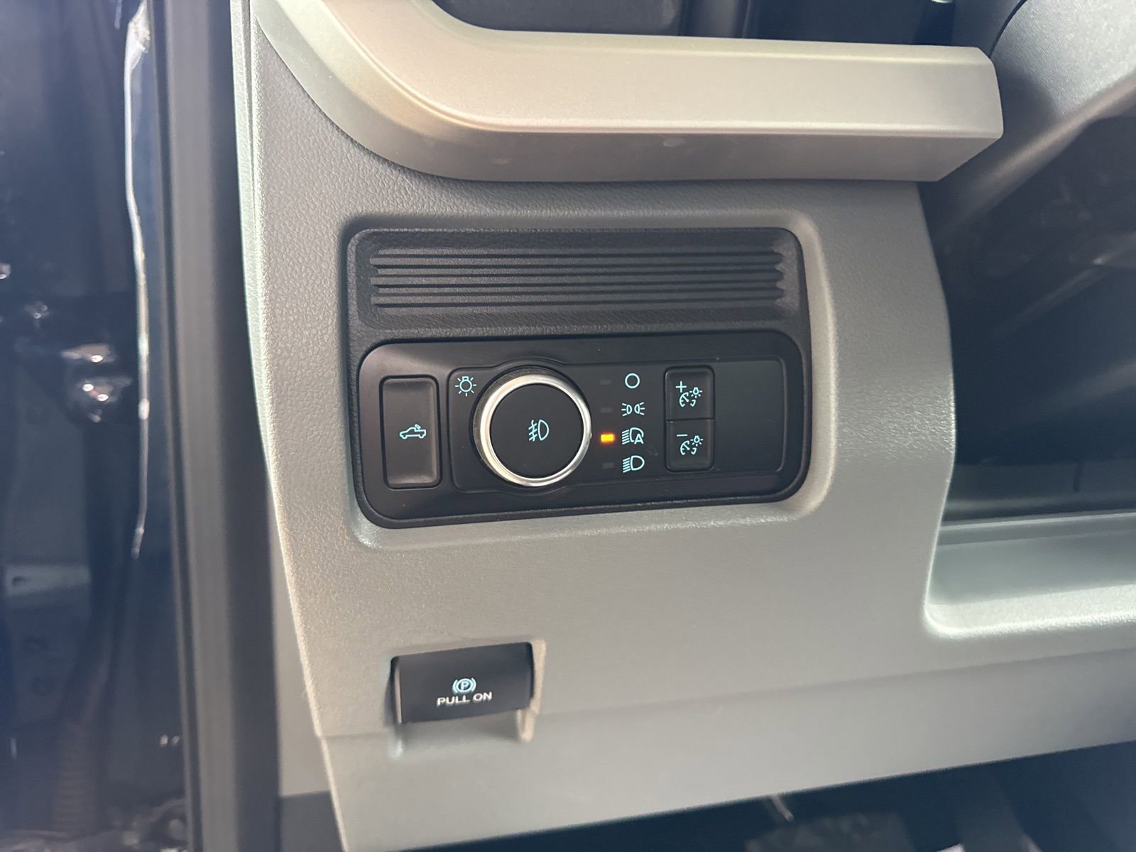 Certified 2023 Ford F250 XL w/ STX Appearance Package AWD/4WD image 30