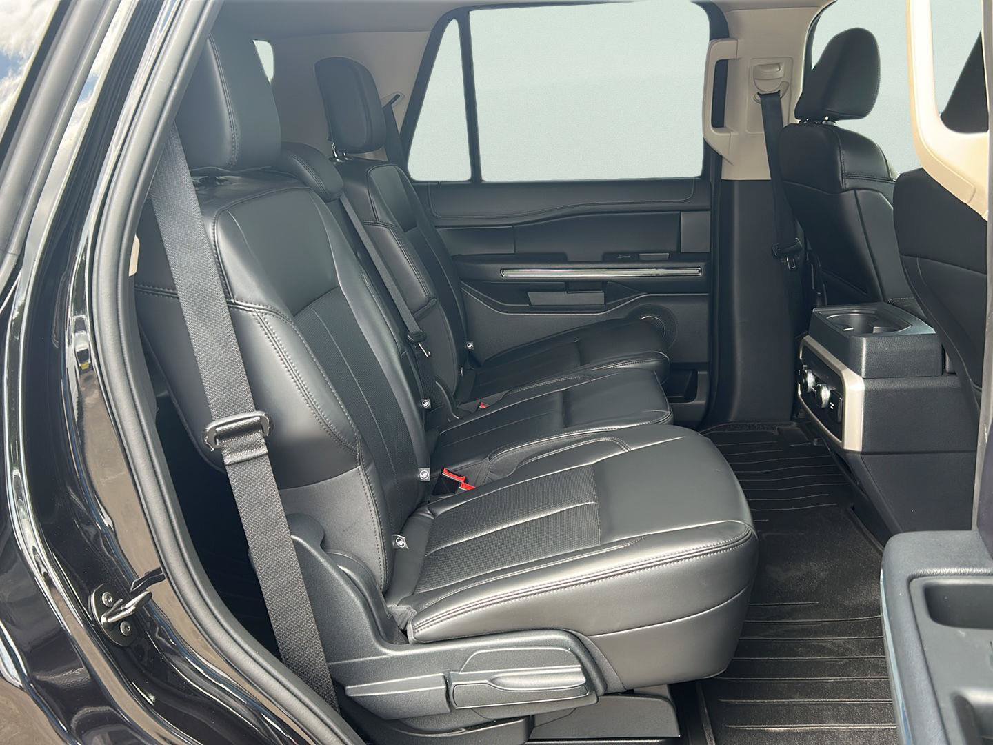 Certified 2024 Ford Expedition XLT RWD image 24