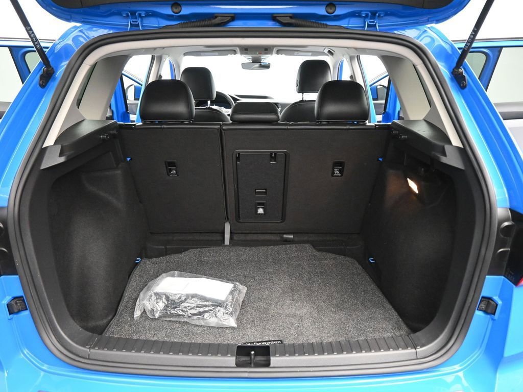 Used 2022 Volkswagen Taos SEL w/ Panoramic Sunroof Package image 49