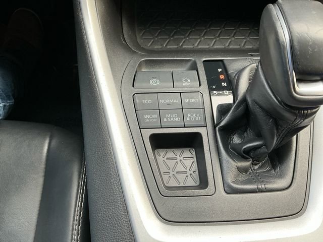 Used 2020 Toyota RAV4 XLE Premium image 24