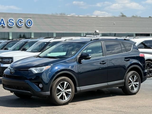 Used 2017 Toyota RAV4 XLE AWD/4WD image 2