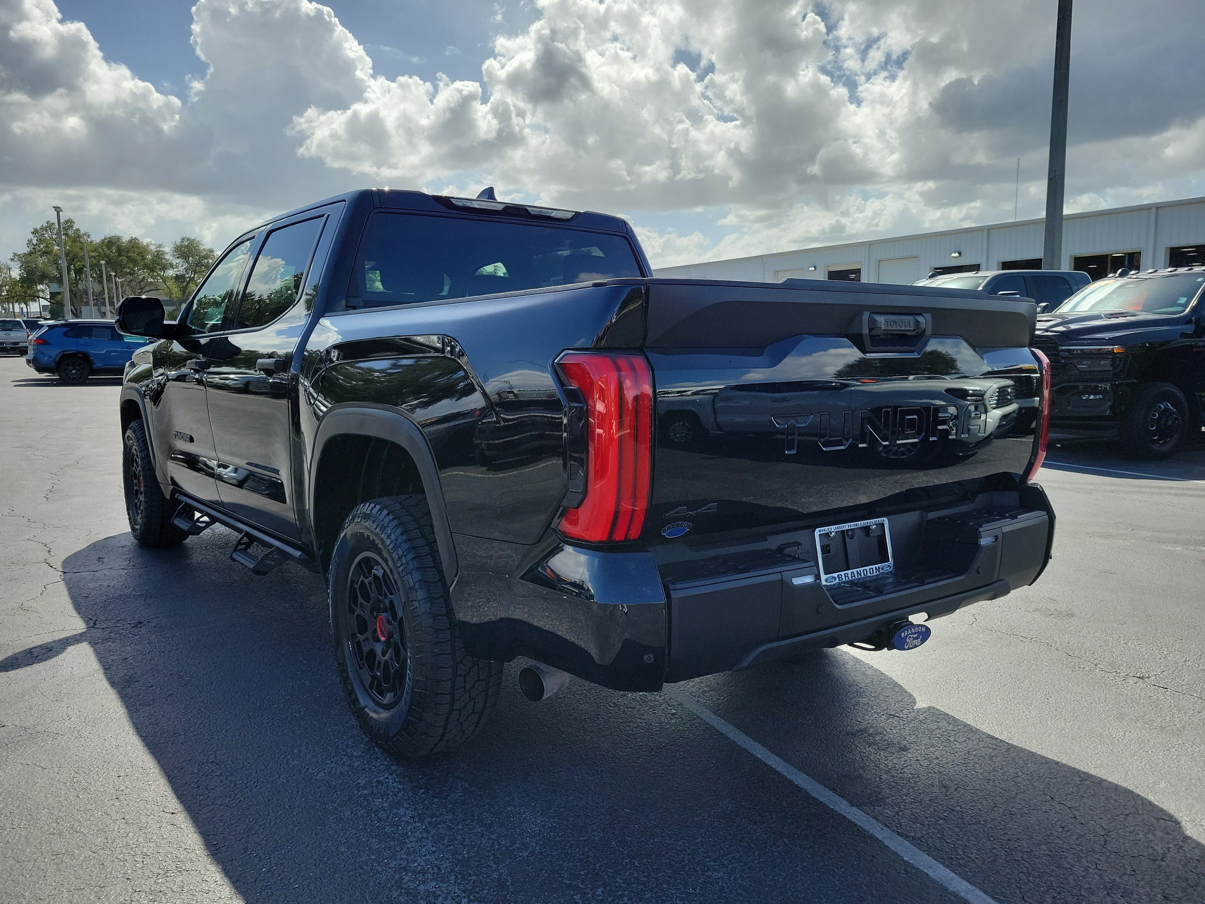 Used 2026 Toyota Tundra SR5 w/ SR5 Convenience Package AWD/4WD image 7