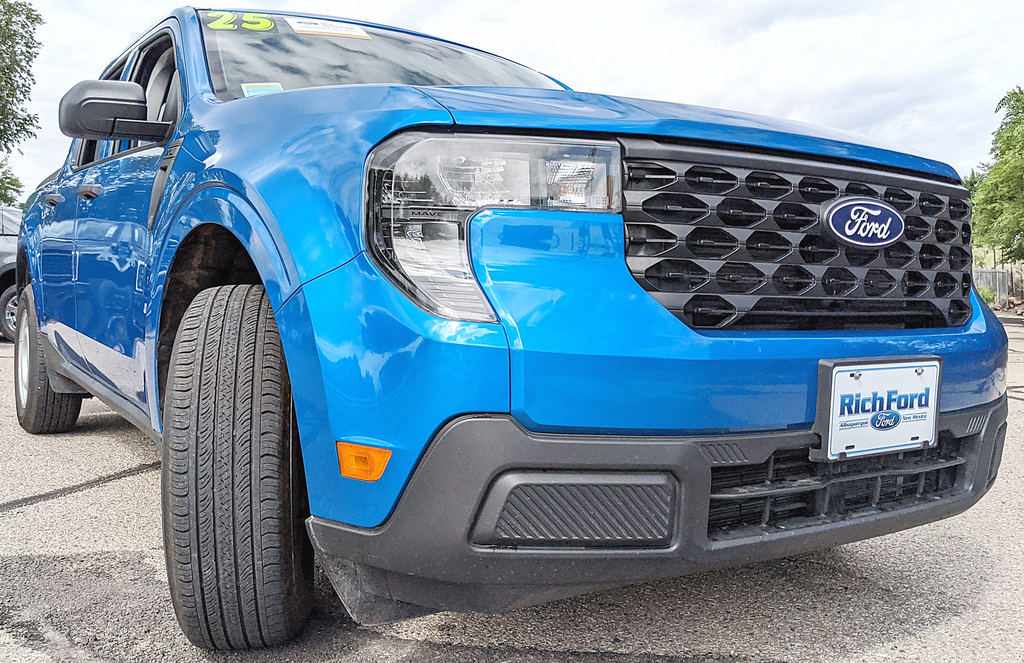 Certified 2025 Ford Maverick XL FWD image 22