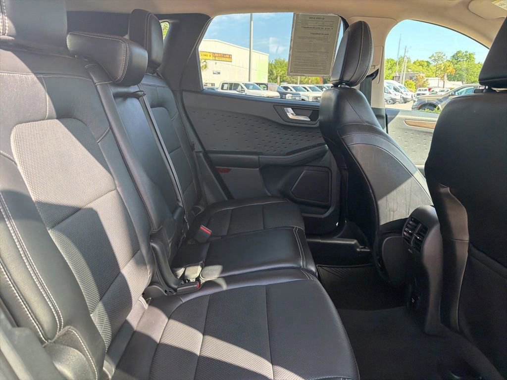 Certified 2020 Ford Escape Titanium AWD/4WD image 32