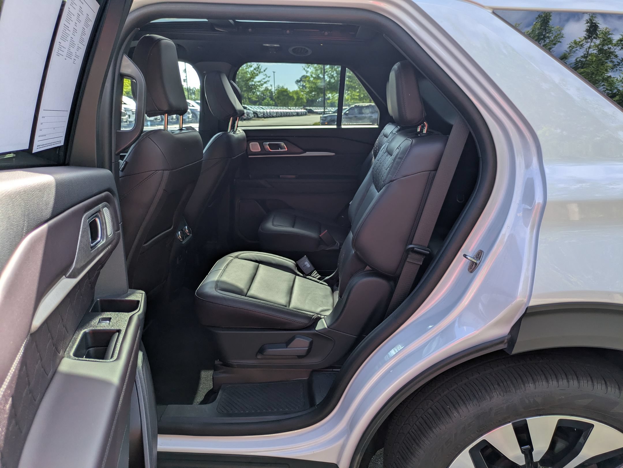 Certified 2025 Ford Explorer Platinum w/ LUX Leather Package AWD/4WD image 28