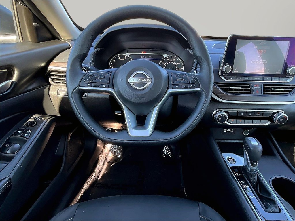 Used 2025 Nissan Altima 2.5 SV FWD image 8