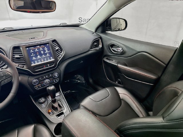 Used 2022 Jeep Cherokee Trailhawk AWD/4WD image 24