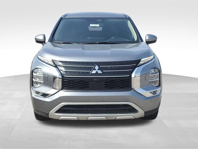 Used 2024 Mitsubishi Outlander SE AWD/4WD image 2