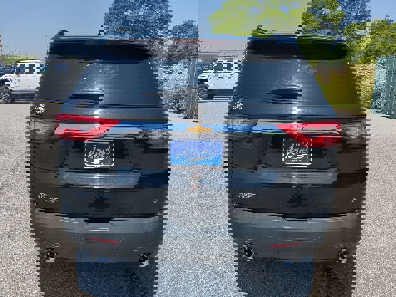 Used 2021 Chevrolet Traverse LT image 3