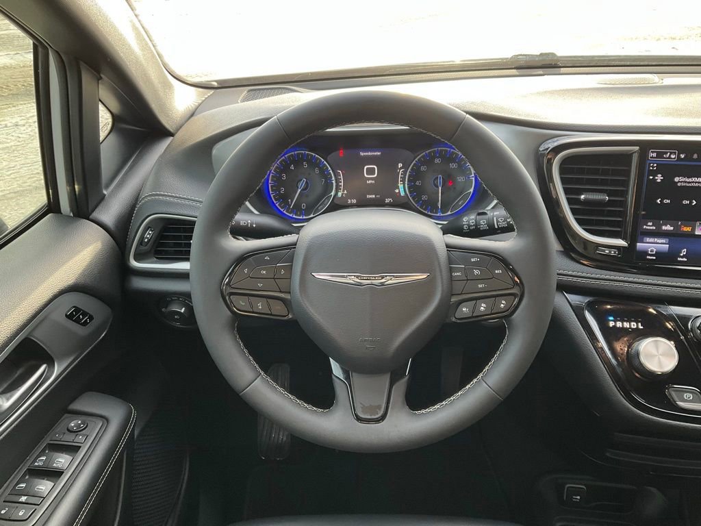 Used 2024 Chrysler Pacifica Touring-L w/ S Appearance Package image 13