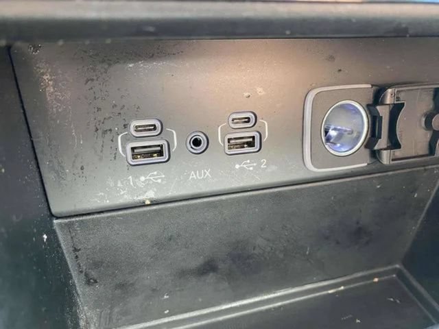 Used 2023 Jeep Grand Cherokee Laredo AWD/4WD image 26