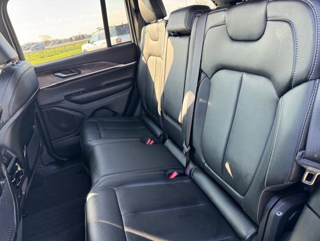 Used 2024 Jeep Grand Cherokee Limited w/ Black Appearance Package image 24