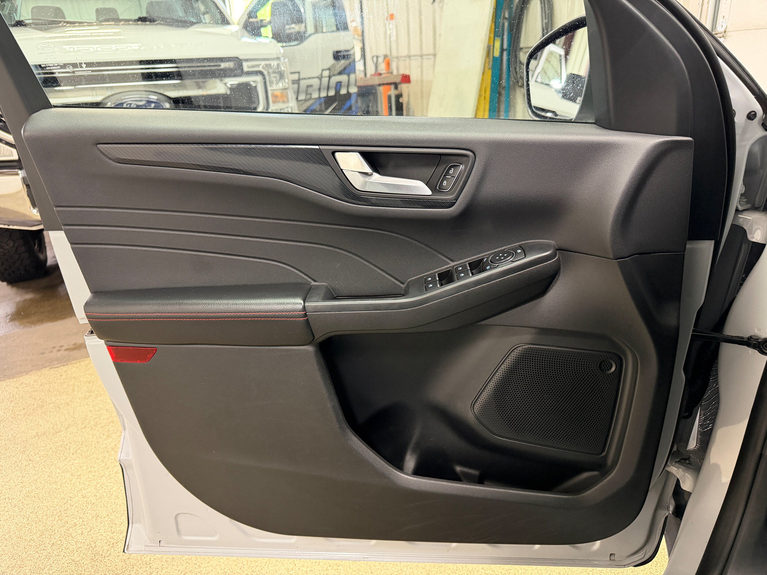 Certified 2025 Ford Escape ST-Line Select AWD/4WD image 13