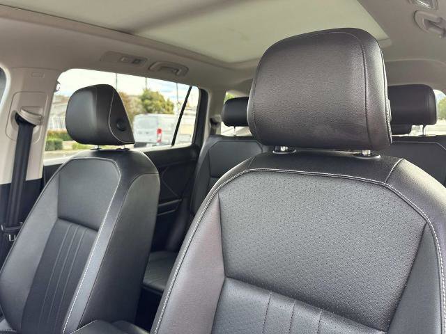 Used 2023 Volkswagen Tiguan SE w/ Panoramic Sunroof Package image 22