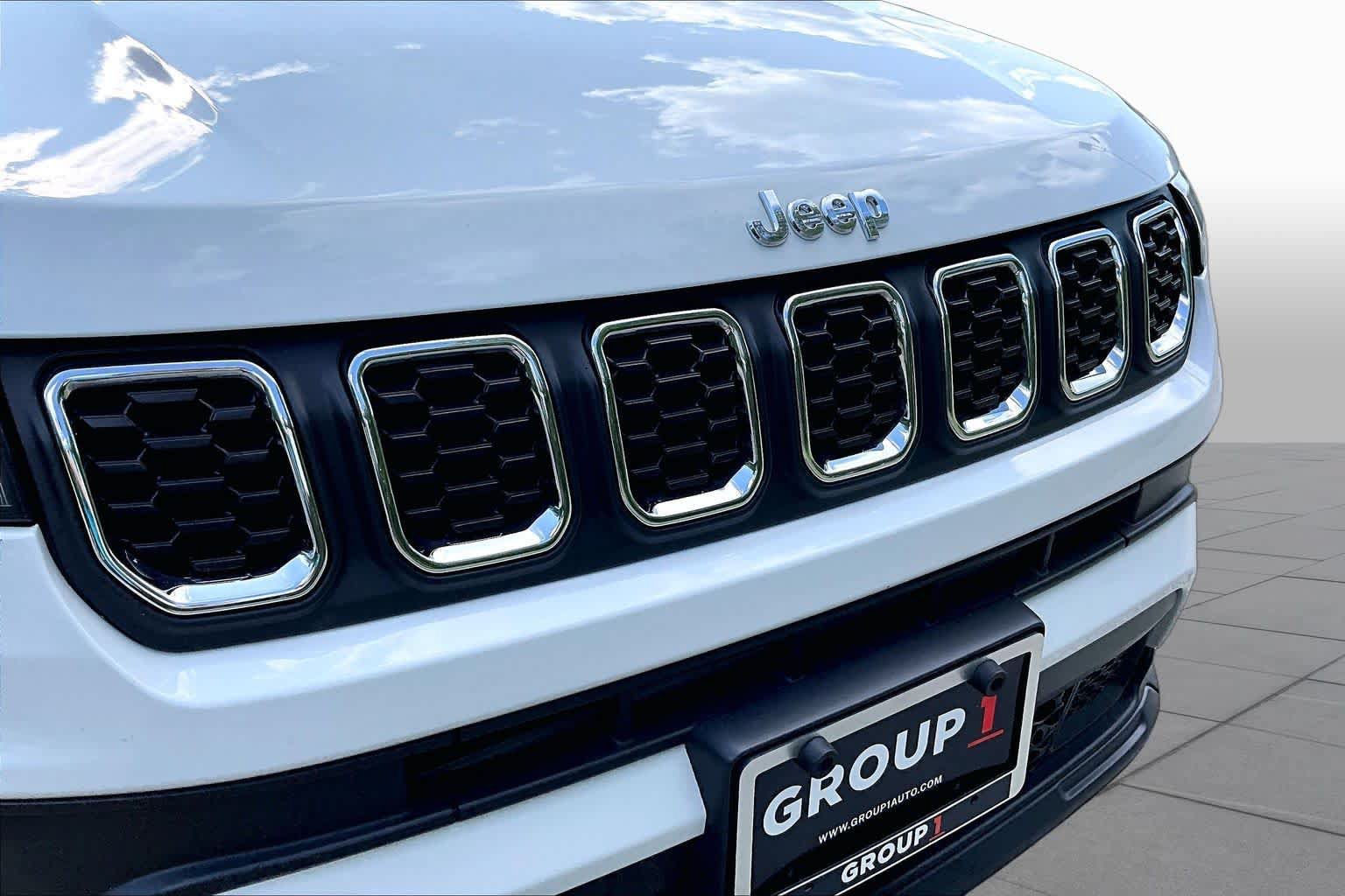 Used 2024 Jeep Compass Latitude AWD/4WD image 32