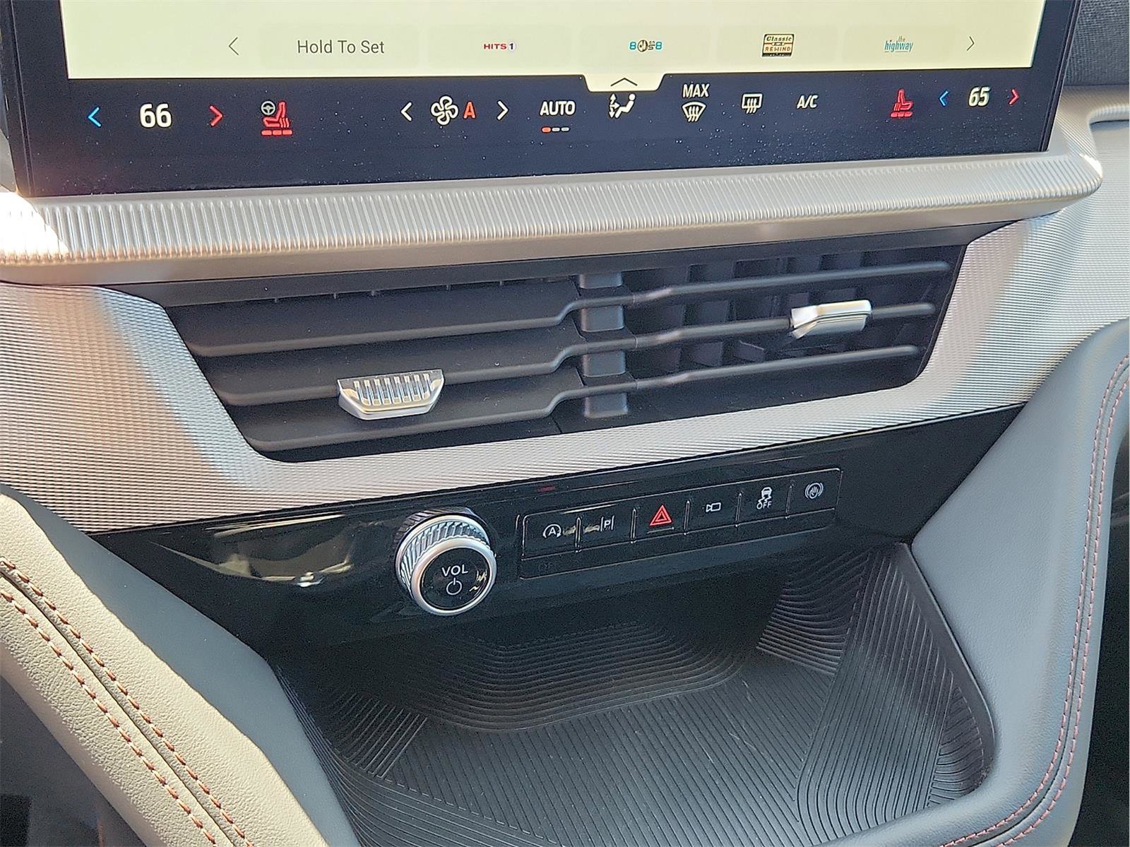 Certified 2025 Ford Explorer Active w/ Active Comfort Package image 13