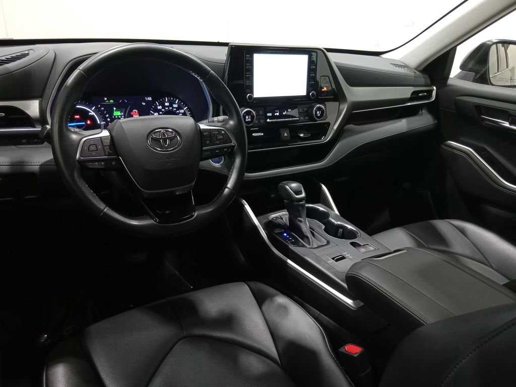 Used 2021 Toyota Highlander XLE image 14