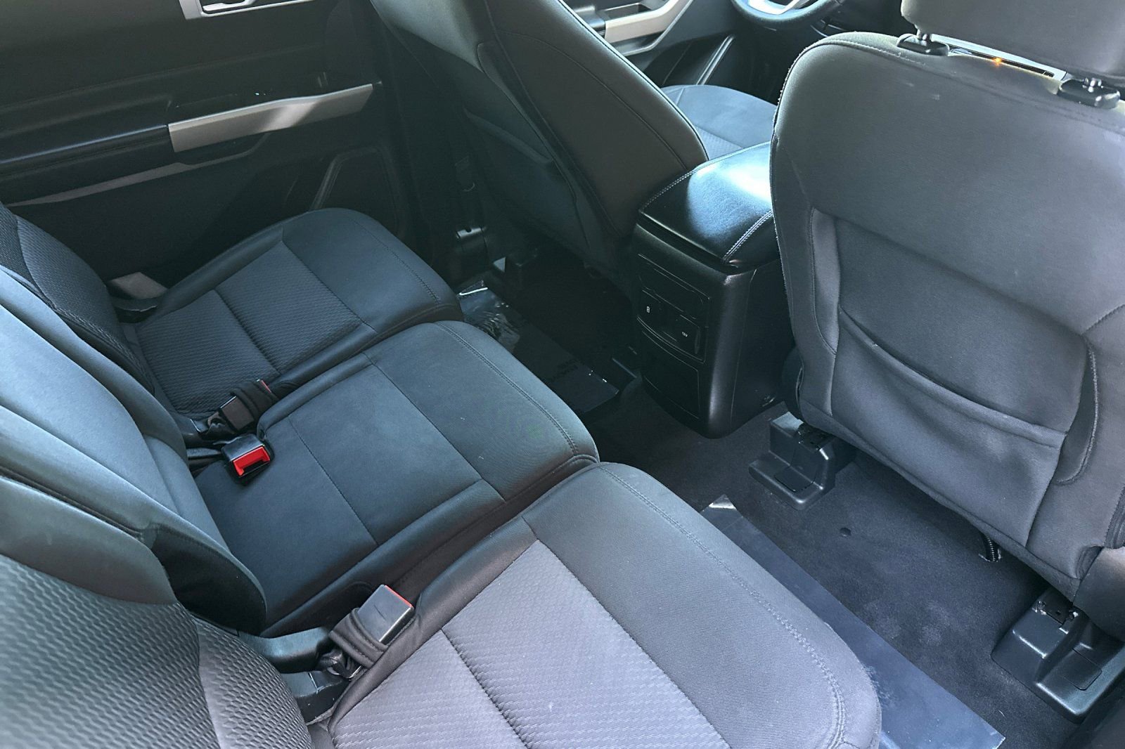 Certified 2023 Ford Explorer XLT RWD image 19
