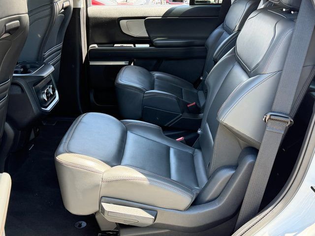 Certified 2025 Ford Expedition Active AWD/4WD image 7