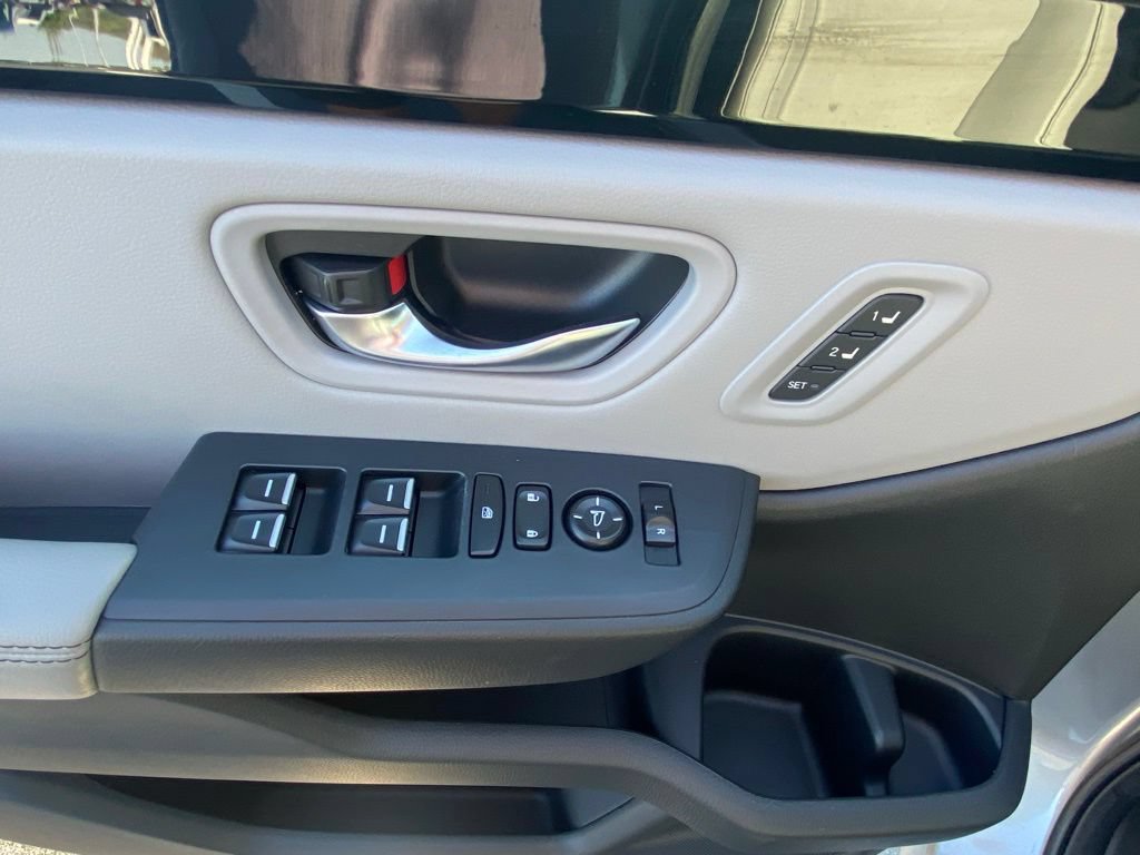 Used 2023 Honda Pilot Touring image 11