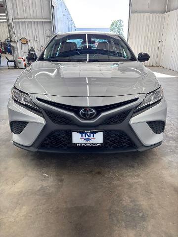 Used 2020 Toyota Camry SE w/ 4 Season Floor Mat Package AWD/4WD image 3