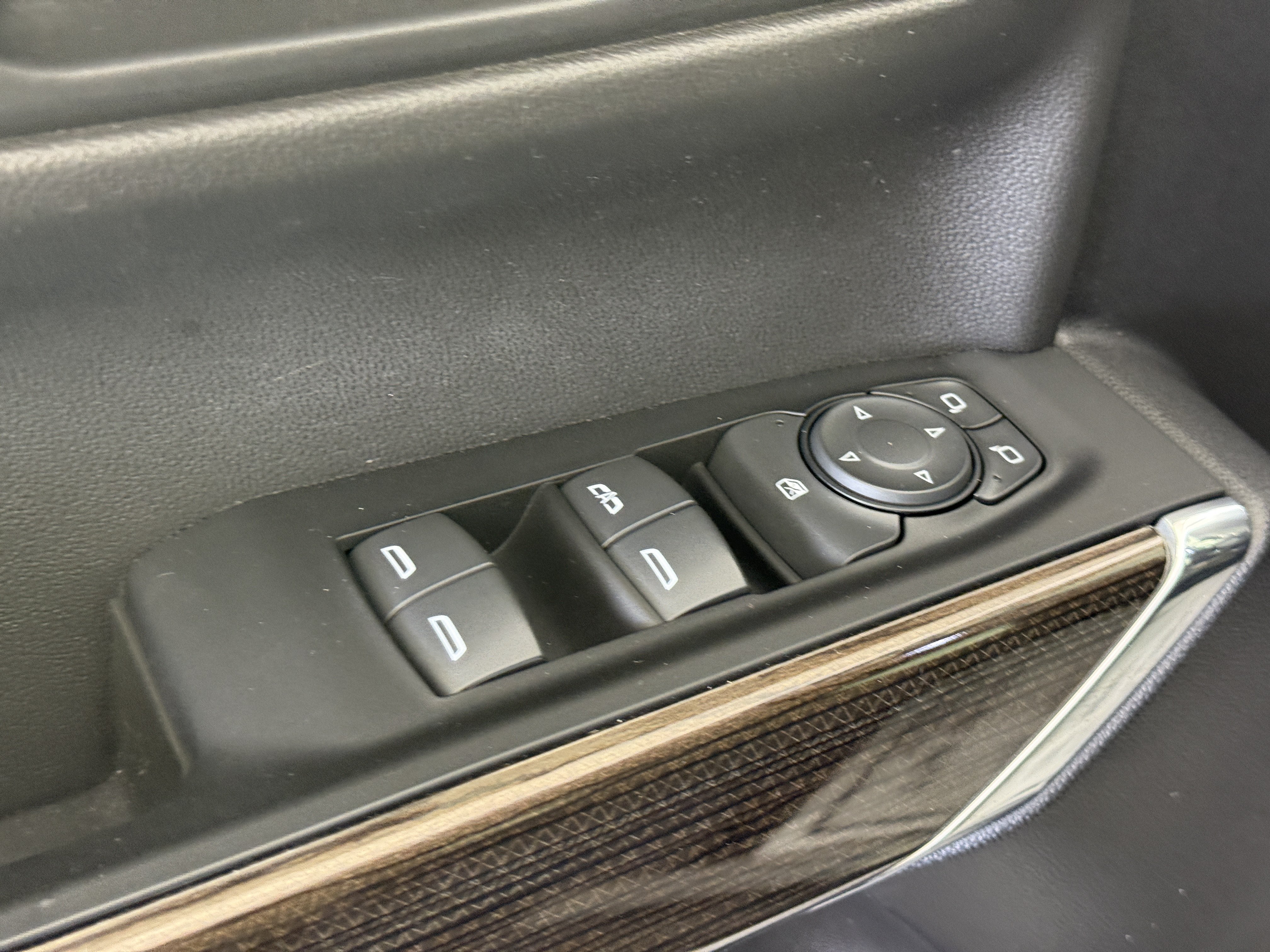 Used 2022 Chevrolet Silverado 1500 LT Trail Boss w/ Convenience Package II AWD/4WD image 16