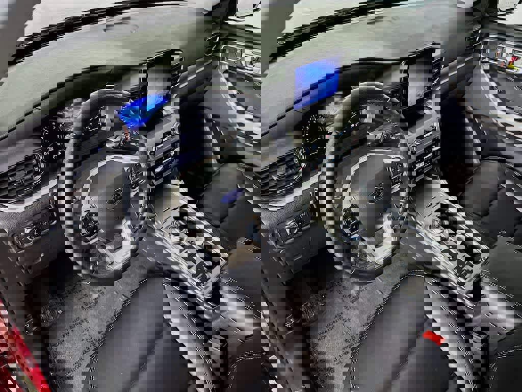 Certified 2022 Ford Explorer XLT w/ Equipment Group 202A image 9