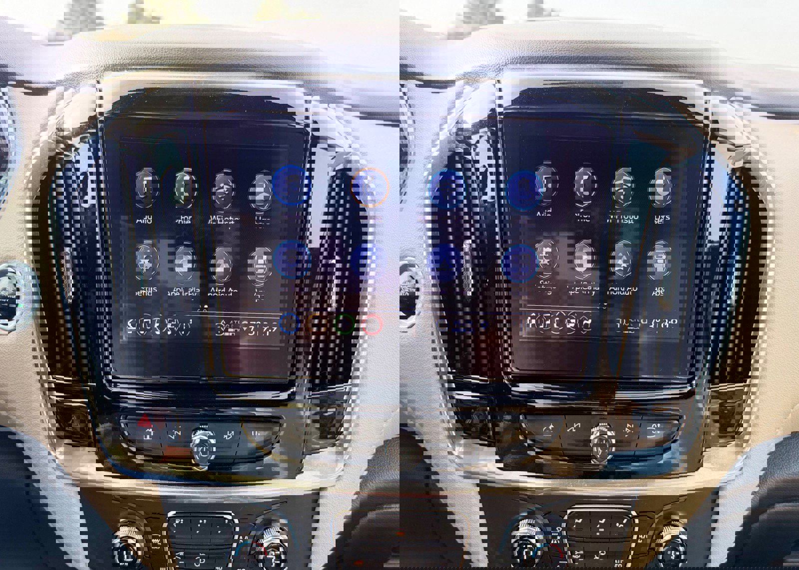 Used 2023 Chevrolet Traverse LT image 36