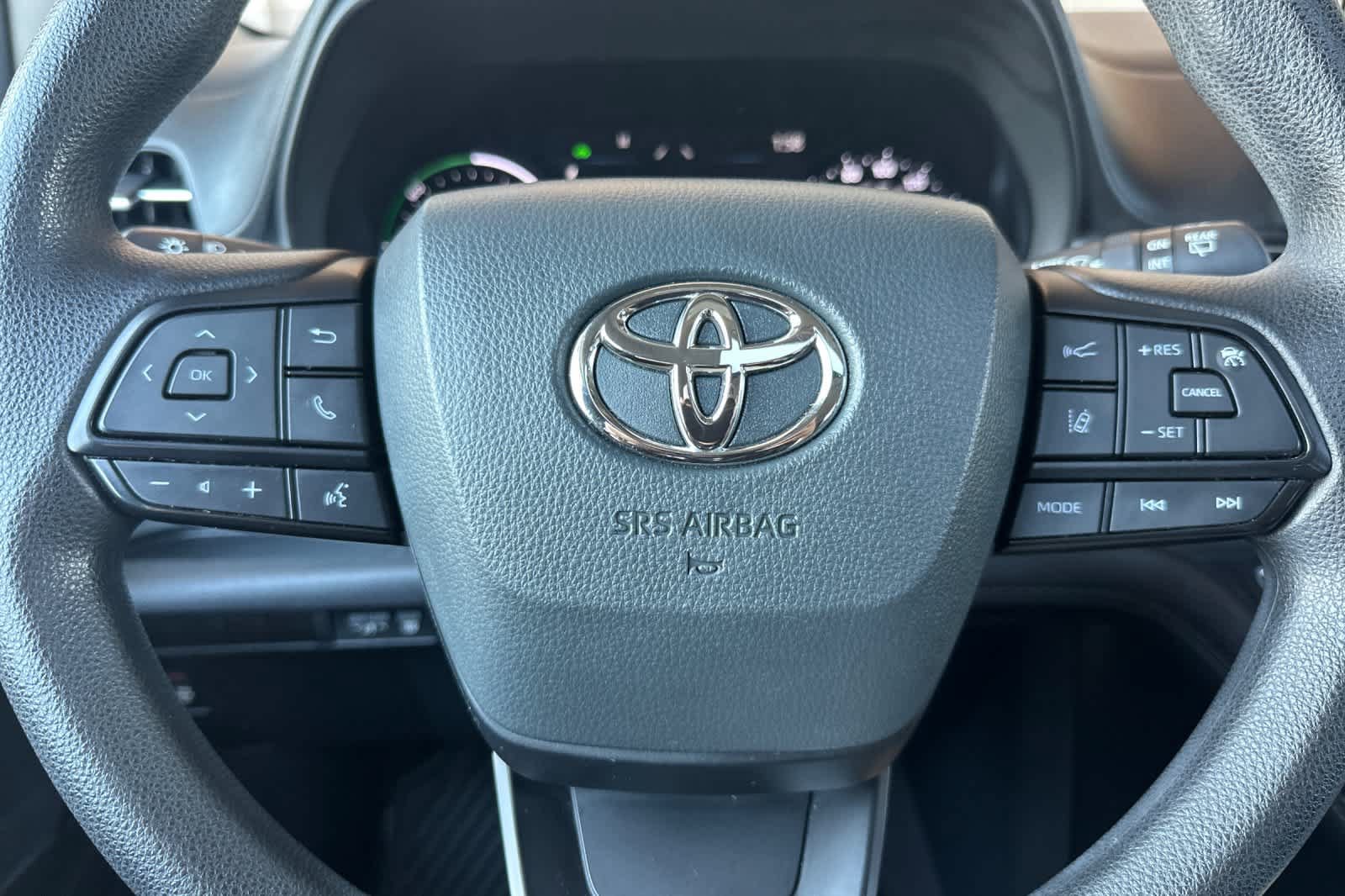 Used 2025 Toyota Sienna LE w/ LE Plus Package AWD/4WD image 24
