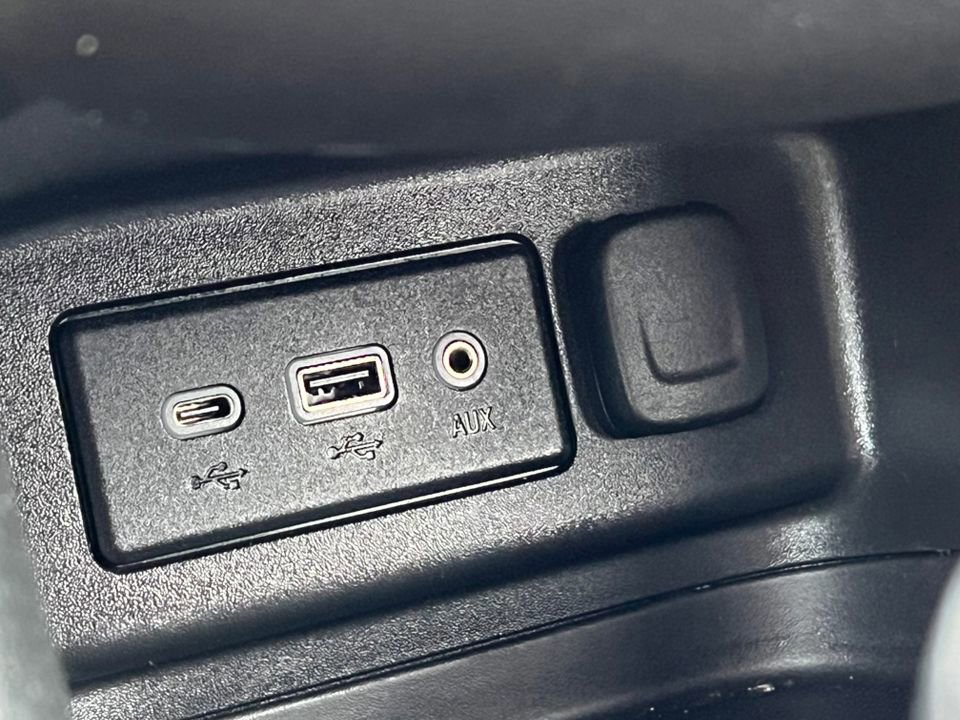 Used 2022 Chevrolet Equinox LT w/ LPO, Floor Liner Package image 28