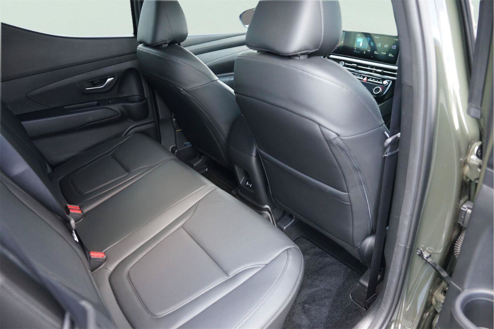 Used 2026 Hyundai Santa Cruz SEL FWD image 14