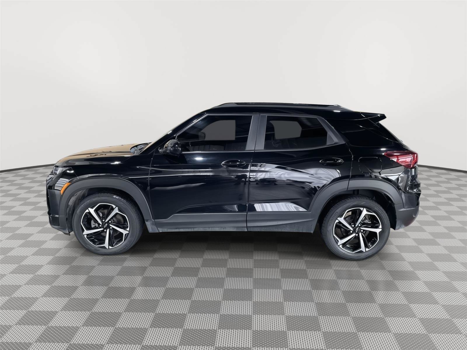 Used 2023 Chevrolet TrailBlazer RS FWD image 2