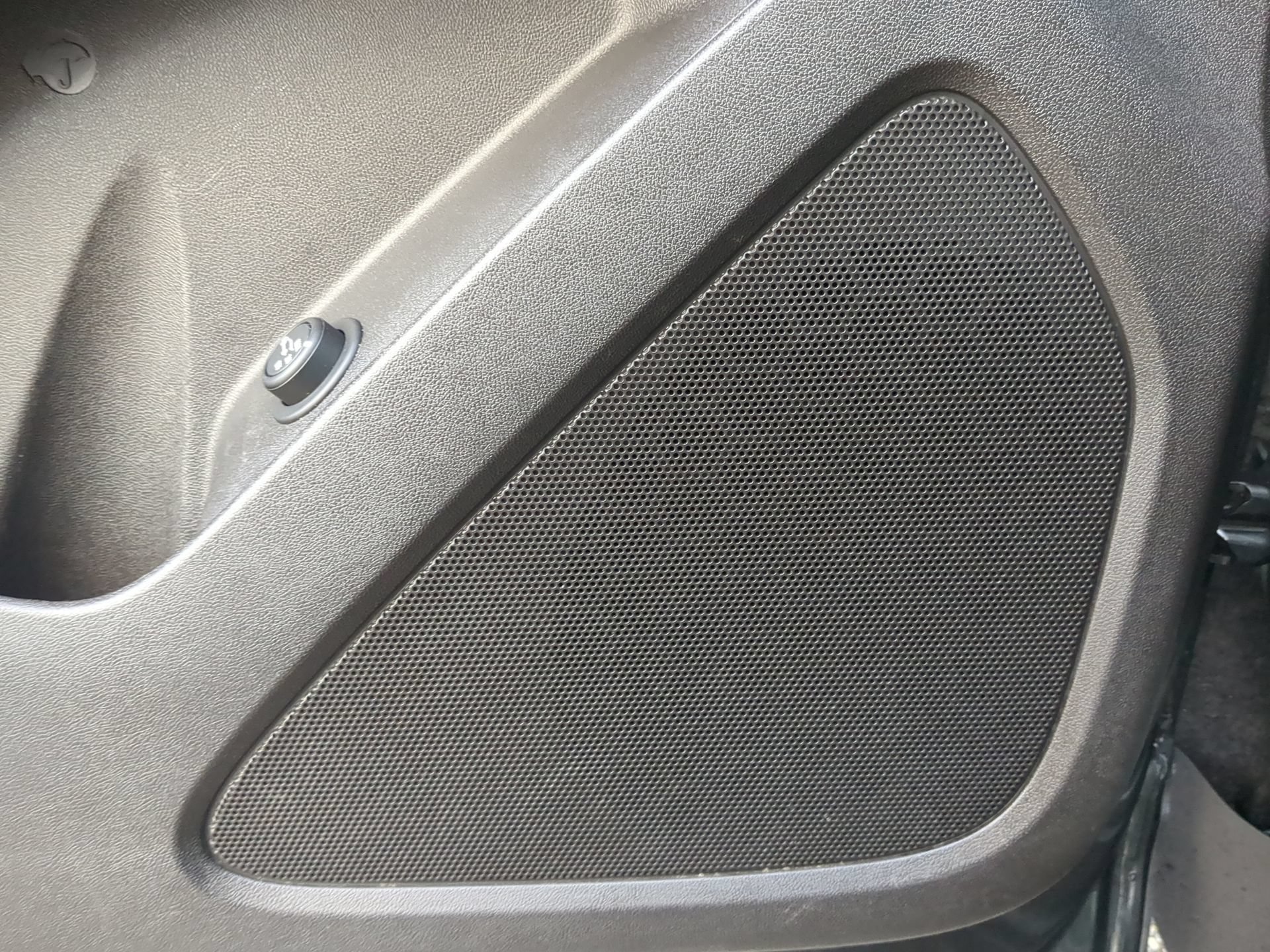 Used 2019 Chevrolet Equinox LT w/ Driver Convenience Package FWD image 56