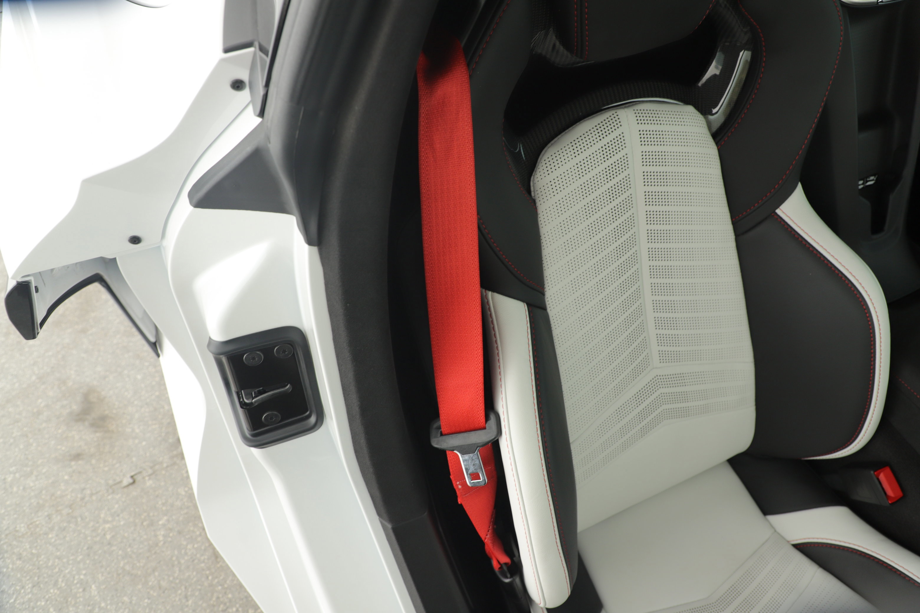 Used 2023 Chevrolet Corvette Stingray Premium Conv w/ Z51 Performance Package image 4