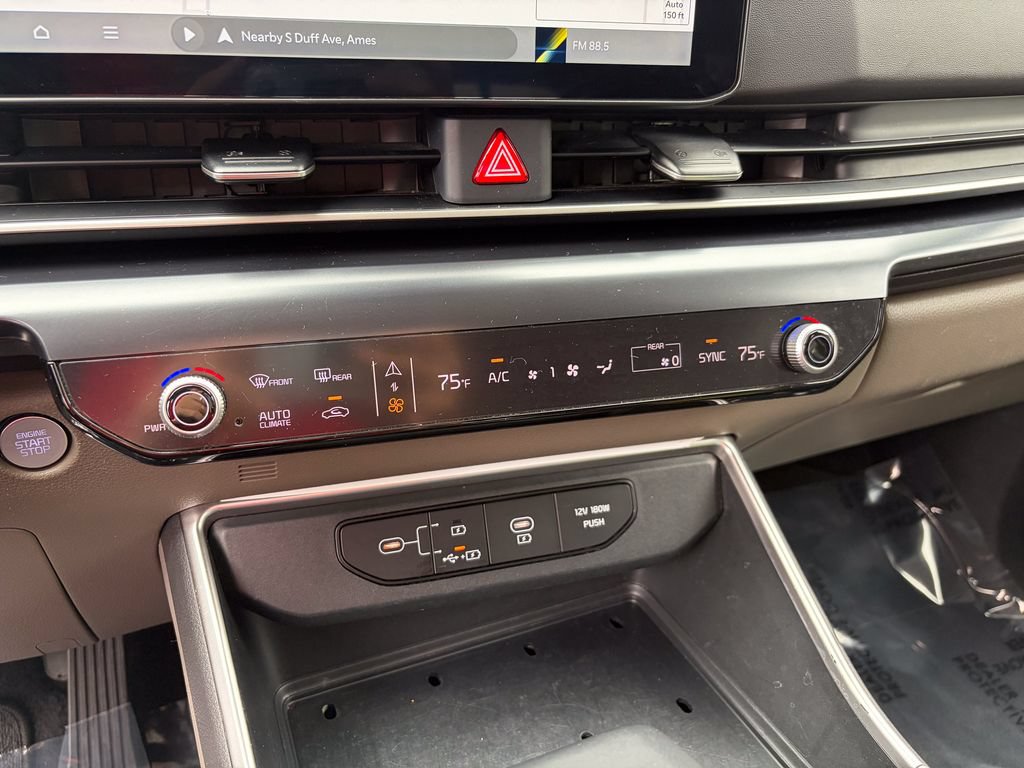 Used 2025 Kia Carnival FWD image 25