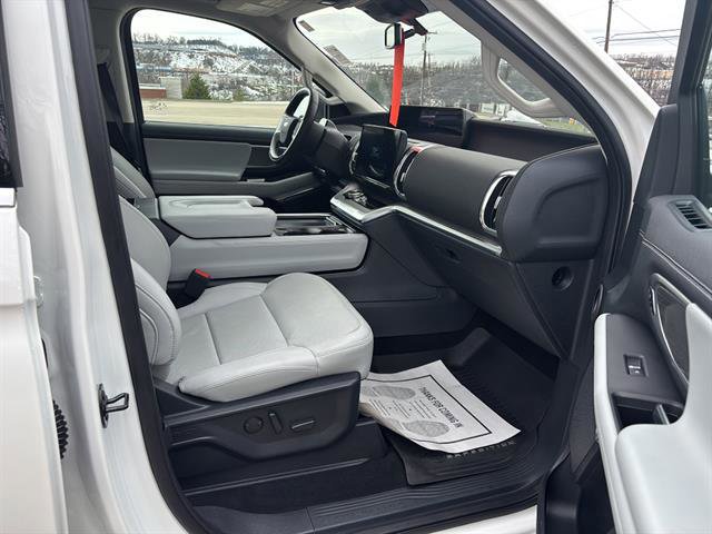 Certified 2025 Ford Expedition Platinum w/ Driver's Package image 20