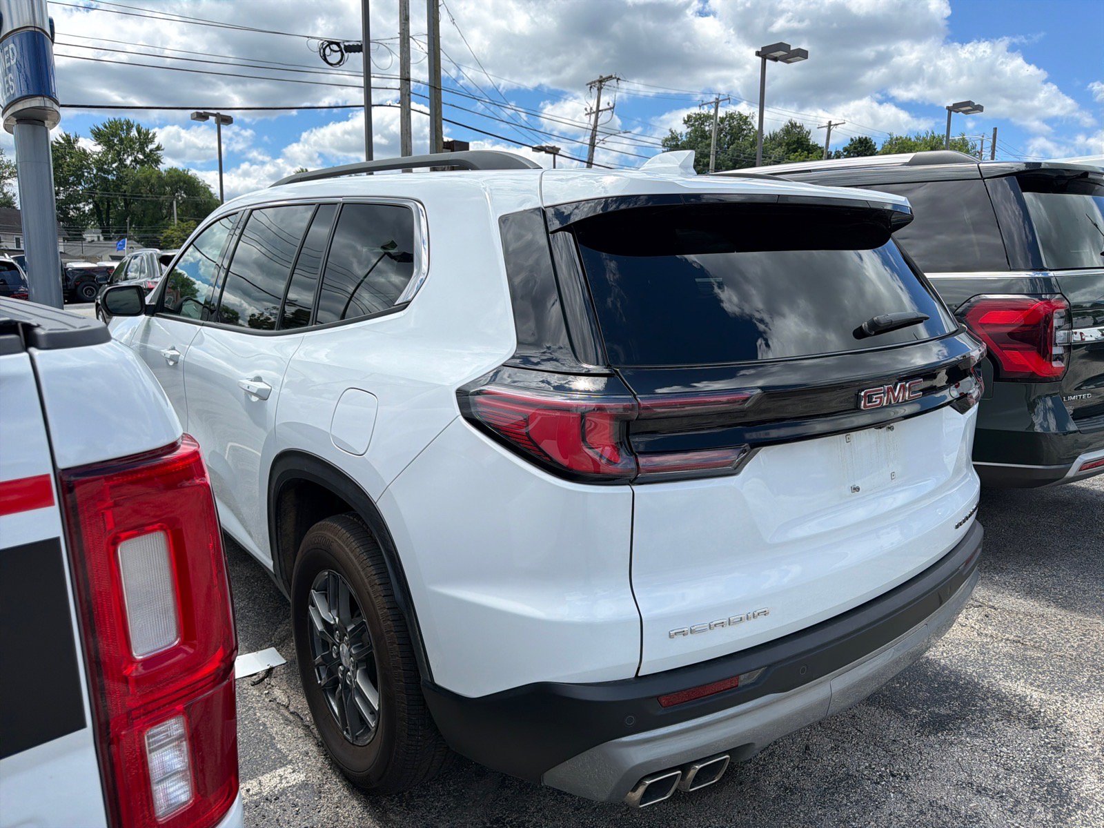 Used 2025 GMC Acadia Elevation FWD image 6