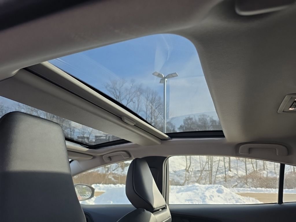 Used 2024 Toyota Prius Limited image 7