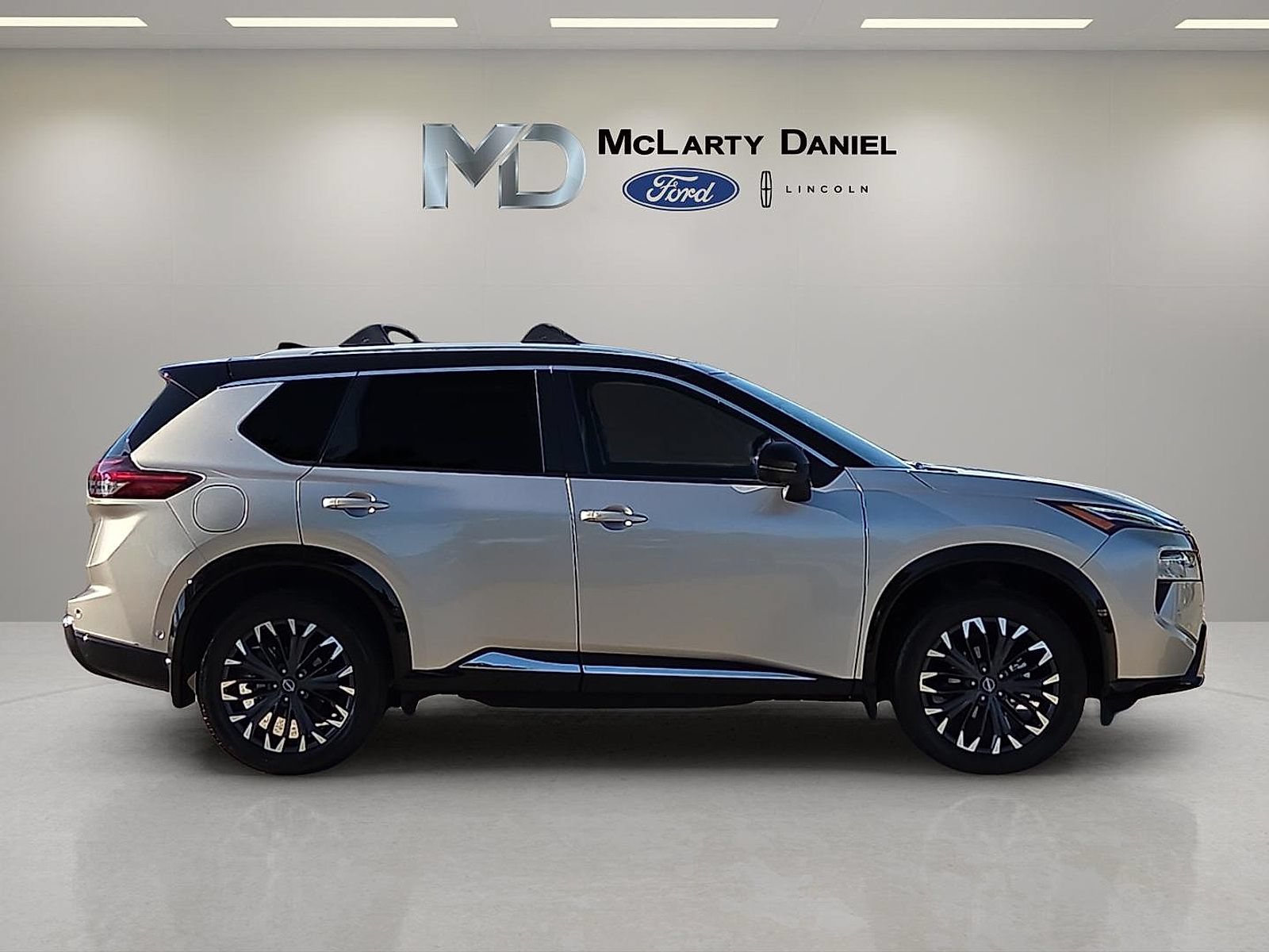 Used 2025 Nissan Rogue Platinum w/ Platinum Premium Package AWD/4WD image 6