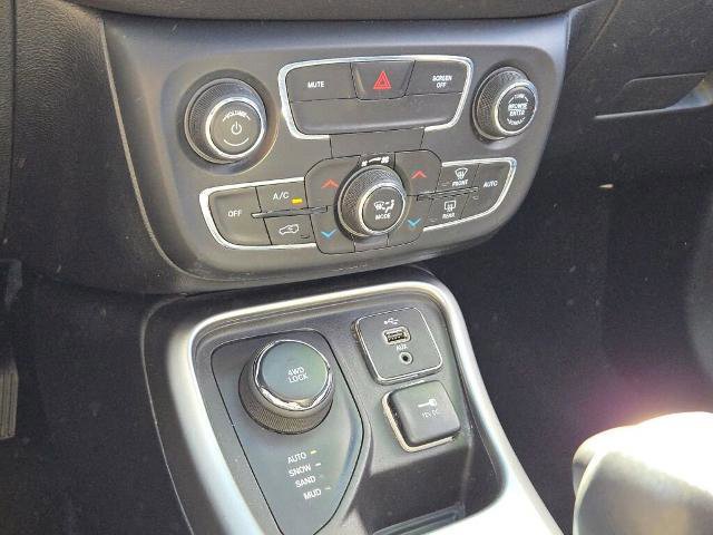 Used 2018 Jeep Compass Latitude w/ Popular Equipment Group image 25